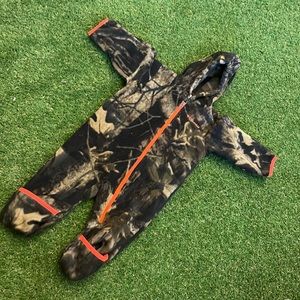 Columbia infant/ baby snow suit. Used a few times. Size 6-12 months.